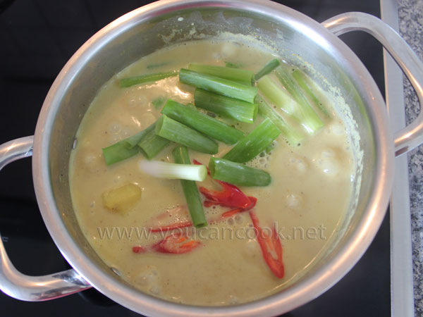 Hähnchen Curry verfeinern und abschmecken